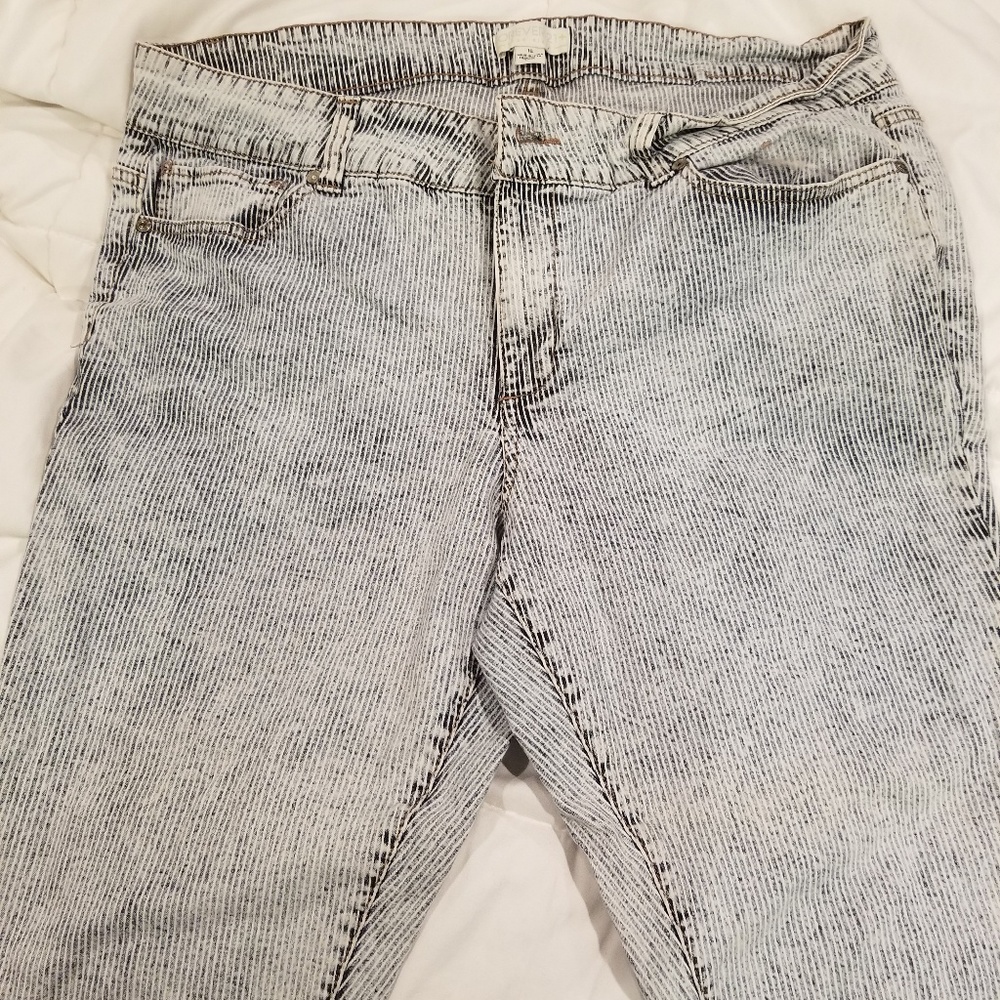 Forever 21 Stonewash stripped faded jeans